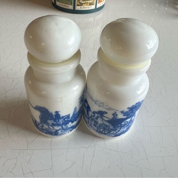 Vintage 1950's Milk Glass Belgium Apothecary set of two With Bubble Lid 5 X 2.5 - Picture 3 of 5